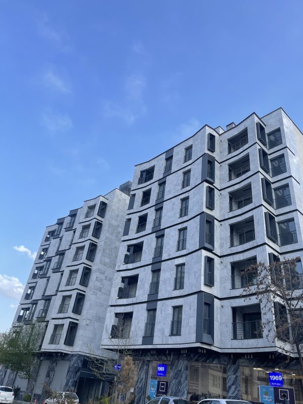 چینی الیگودرز سفید